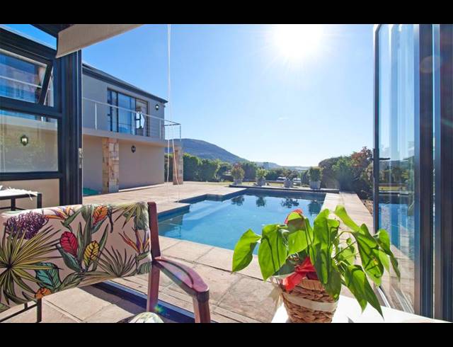 4 BEDROOM HOUSE FOR SALE IN STONEHAVEN ESTATE